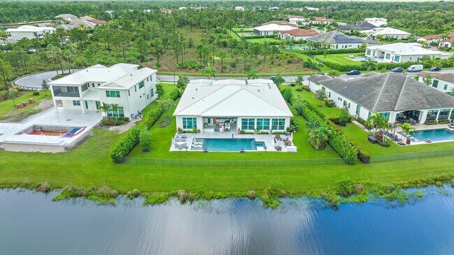 Building Photo - 8270 SE Pennock Trail