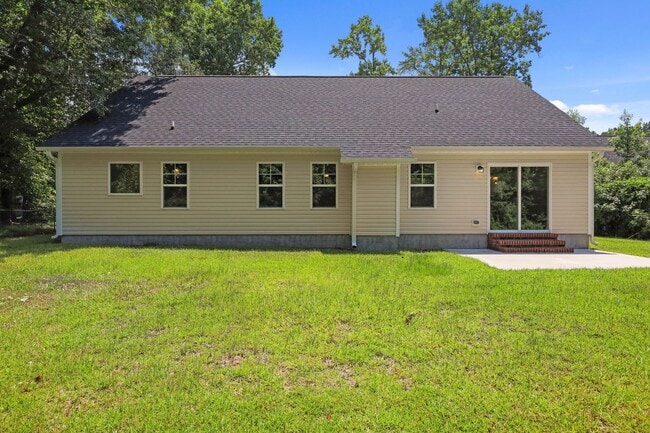 Building Photo - Welcome to Bradford Estates!