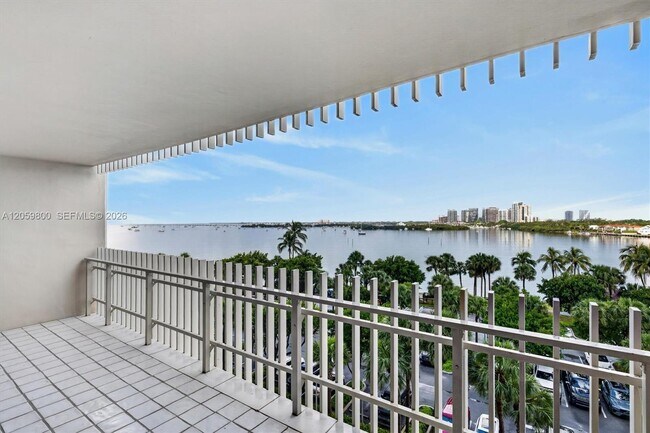 Building Photo - 1 Grove Isle Dr