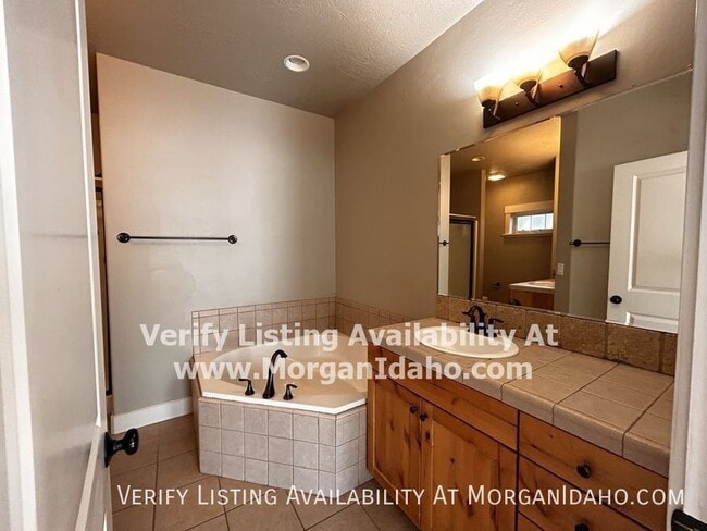 Building Photo - 10249 W Kingsbriar Dr