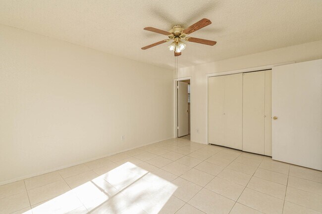 Building Photo - 10927 Spanish Grant Dr