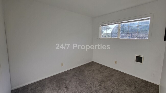 Building Photo - 634 N Watts St