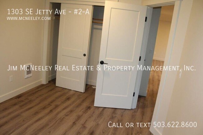 Building Photo - Second level 2 bed/ 1 bath with 1 Assigned...