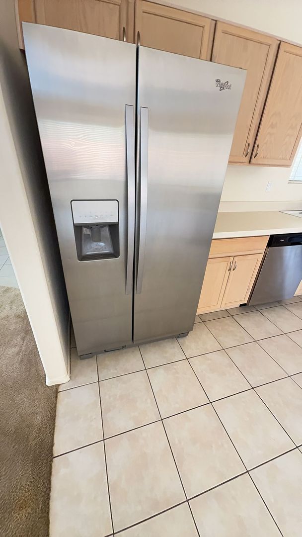 Building Photo - 10110 N Bighorn Butte Dr