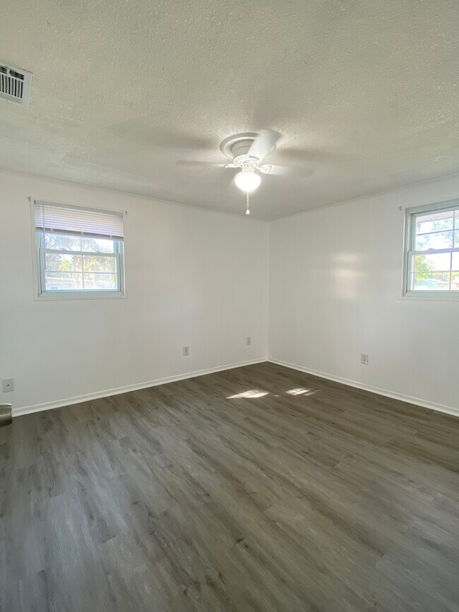 Building Photo - 12120 71st St E