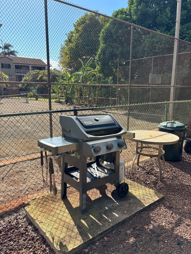 Building Photo - AVAILABLE NOW. Electric included. Furnishe...