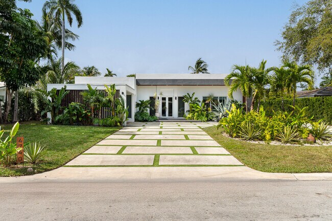 Primary Photo - 4740 Bay Point Rd