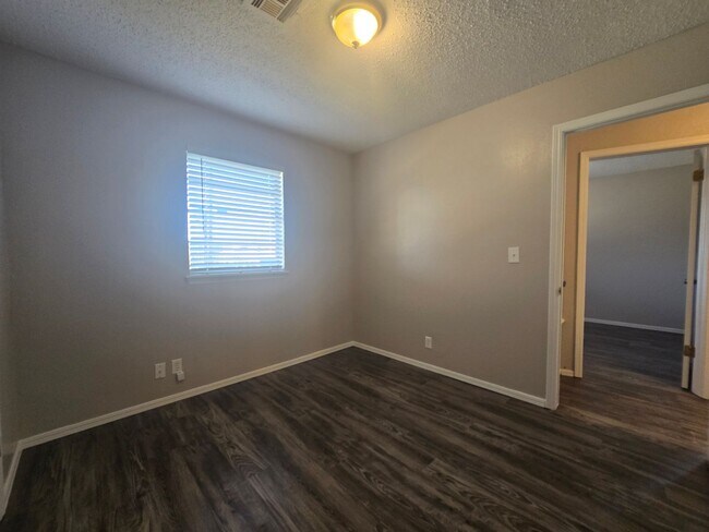 Building Photo - 3 Bedroom 2 Bath home in Shawnee!