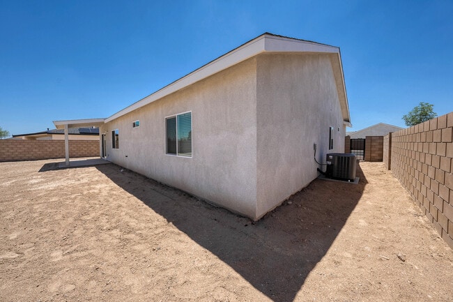 Building Photo - 1018 Briarwood Ave