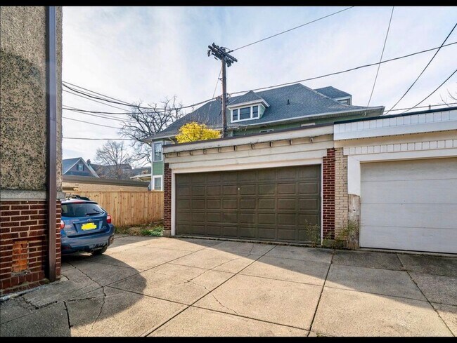 Building Photo - 542 Richmond Ave