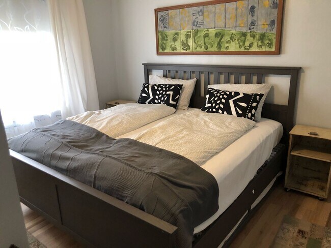 Building Photo - Grayye Duplex