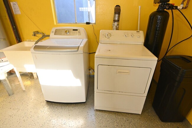 Building Photo - 1935 Jackson St