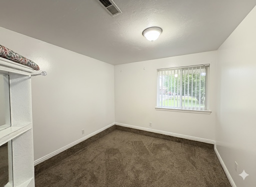 Building Photo - 472 E 350 S St