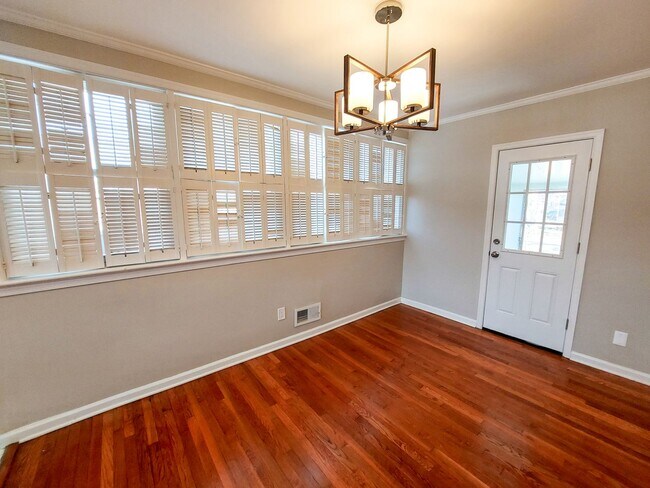 Building Photo - Fully updated 3br/2bth with large yard in ...