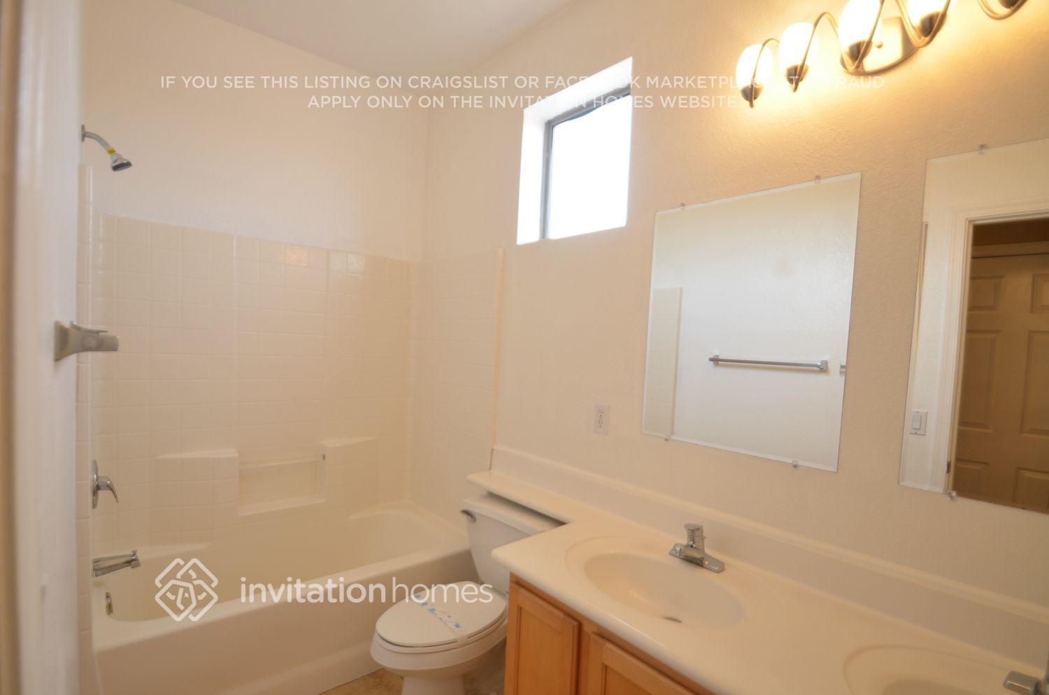 Building Photo - 3837 W Darrow St
