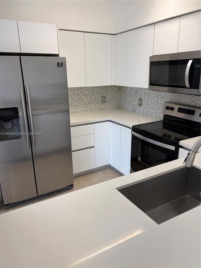 Building Photo - 9300 Fontainebleau Blvd