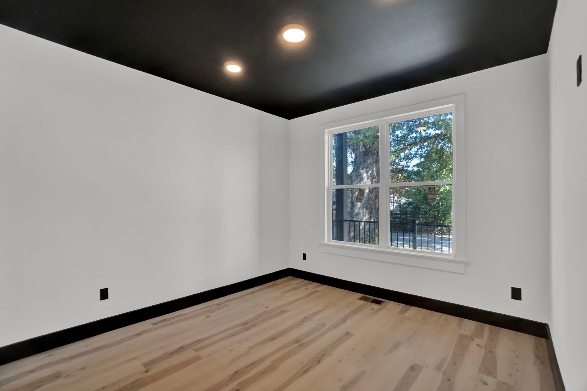 Building Photo - Room in House on Pursley St
