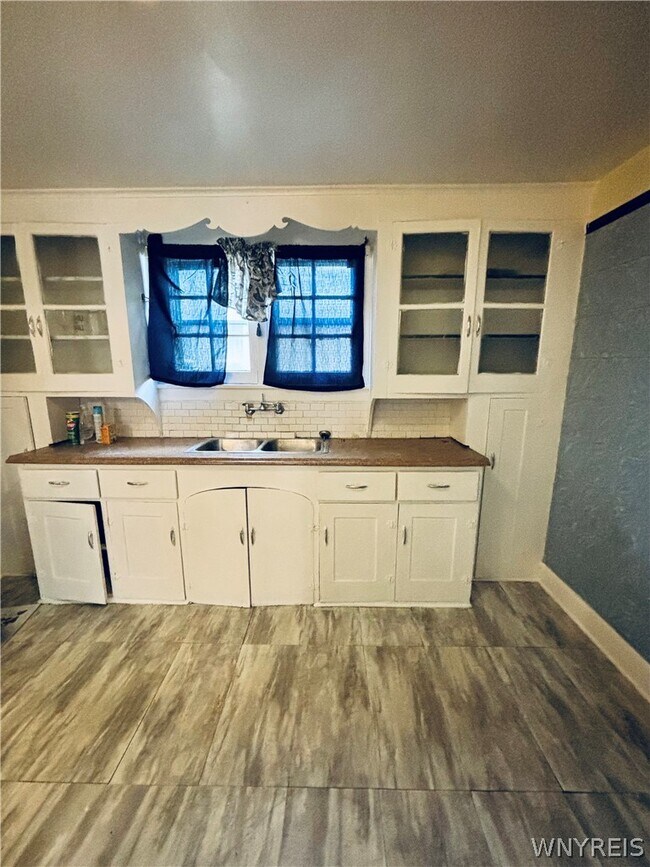 Building Photo - 297 Davidson Ave