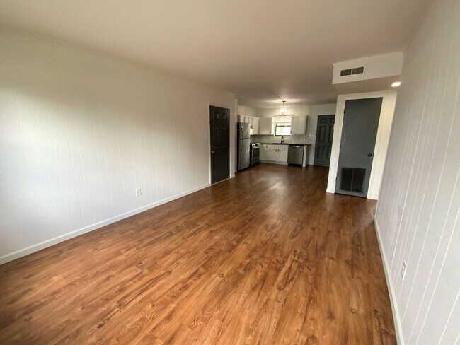 Building Photo - 100 Ravenwood Dr