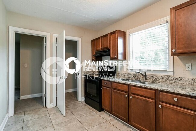 Building Photo - 3 Bedroom Pet-Friendly Home in Charlotte, NC with Main Street Renewal