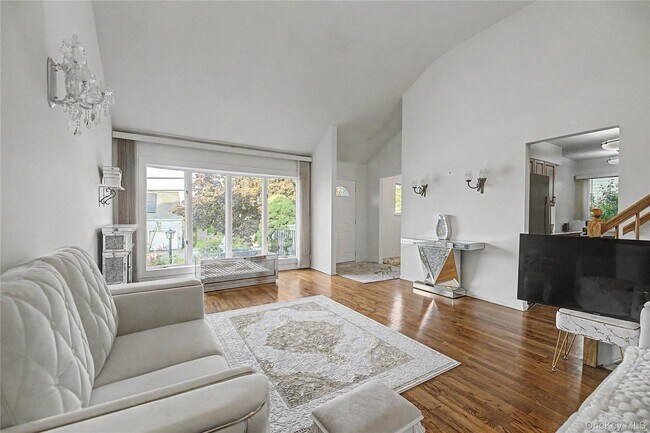 Building Photo - 6 Westwind Rd