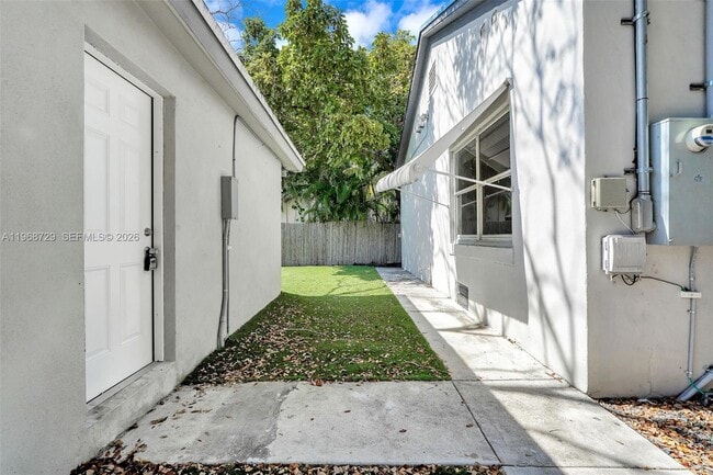 Building Photo - 52 NW 47th St