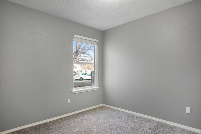 Building Photo - Freshly Updated 3-Bedroom Home for Rent in South Boise