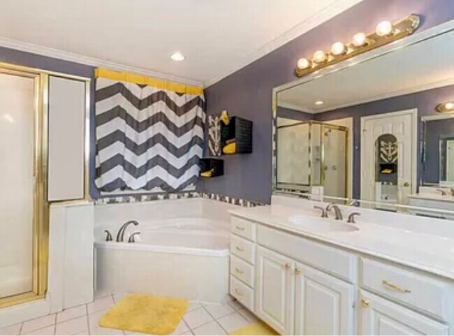 Building Photo - 815 Montreal Dr