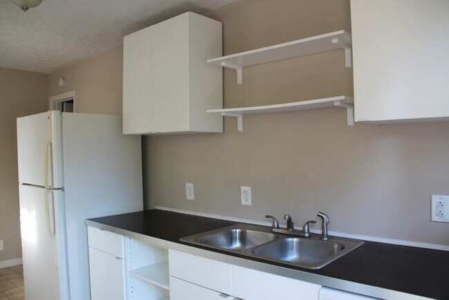 Building Photo - 2 Bedroom / 2 Bath Apartment with w/d hookups in East Nashville!