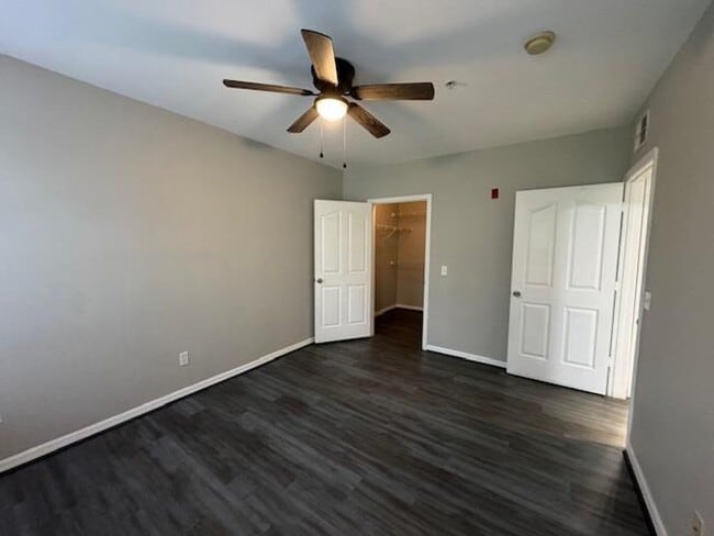 Building Photo - 1 Bedroom Top Floor Condo at Siena in Cele...