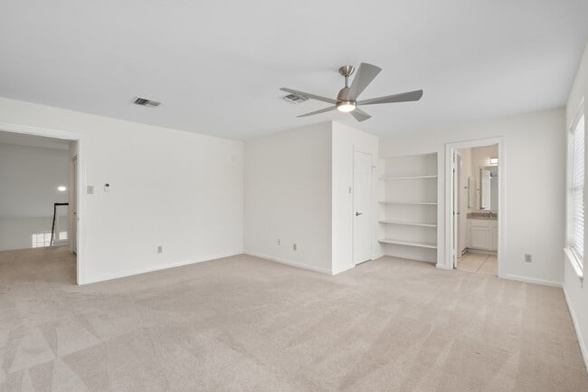 Building Photo - 600 Wilcrest Dr