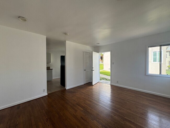 Building Photo - 5179 Huntington Dr N