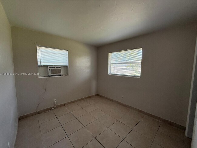 Building Photo - 237 W Blue Heron Blvd