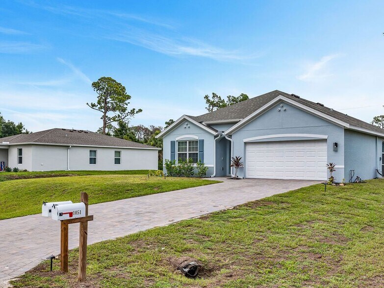 Building Photo - 1048 Adalia Terrace