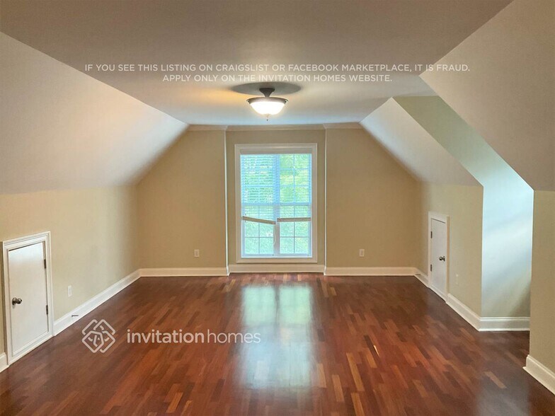 Building Photo - 5571 Boreal Way SW