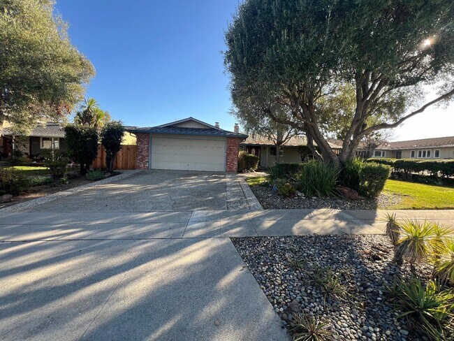 Building Photo - 6484 Camelia Dr