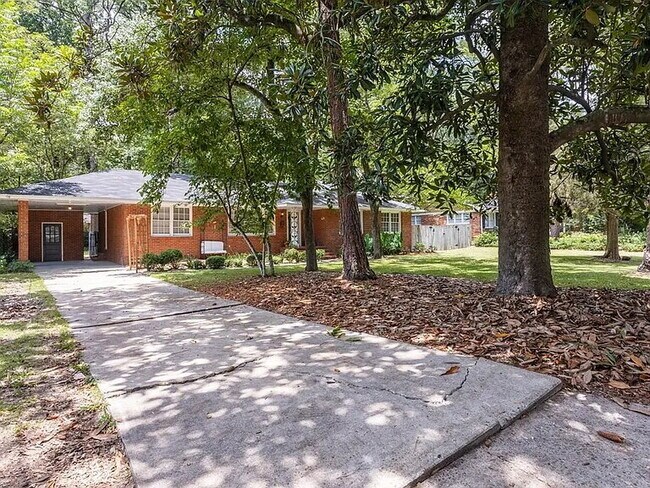 Building Photo - COMING SOON — Available August 17 | 3BR/2BA Midtown Brick Ranch | Lawn Care, Pest Control & W/D I...