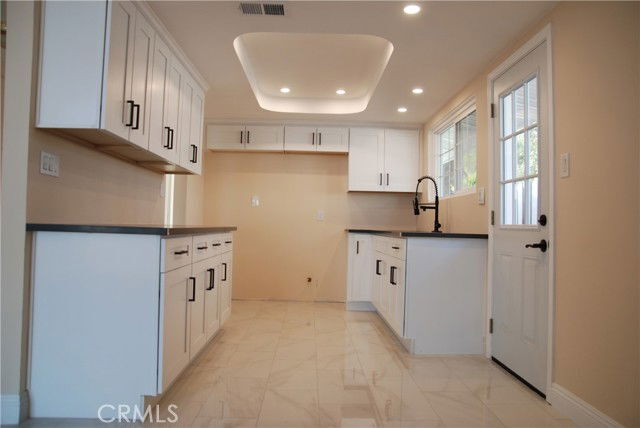 Building Photo - 6744 Cozycroft Ave