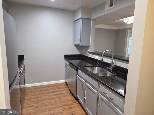 Building Photo - 13800 Farnsworth Ln