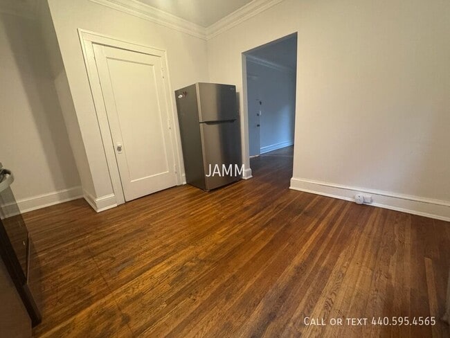 Building Photo - 2773 Hampshire-Unit 4