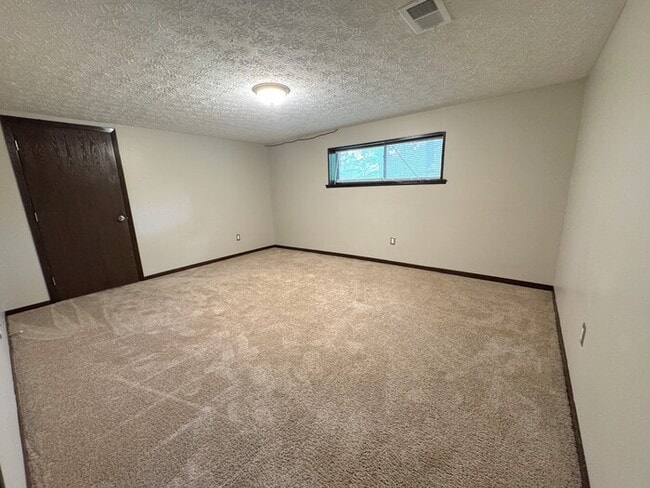Building Photo - 3090 Highcliff Ct