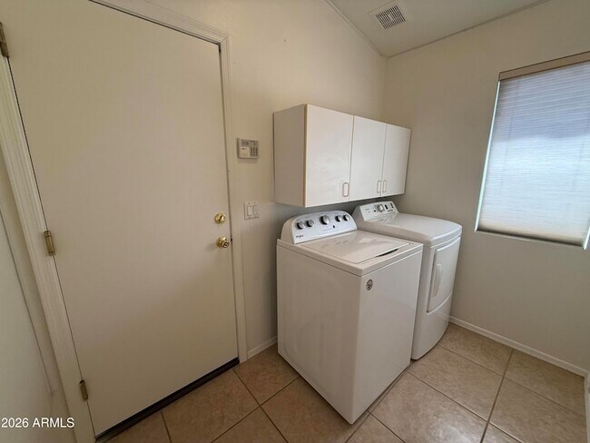 Building Photo - 10534 E Star of the Desert Dr