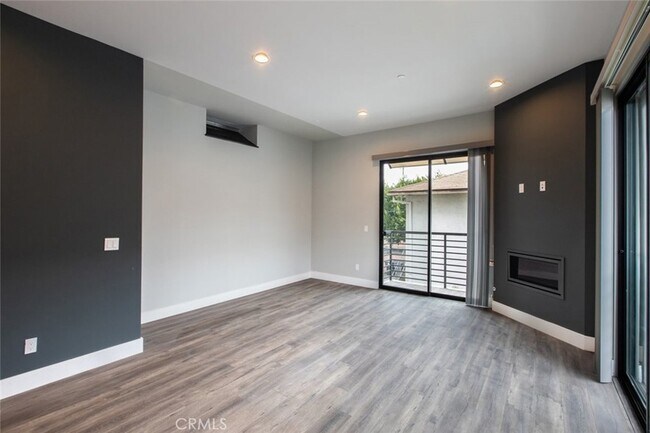 Building Photo - 330 Salem St