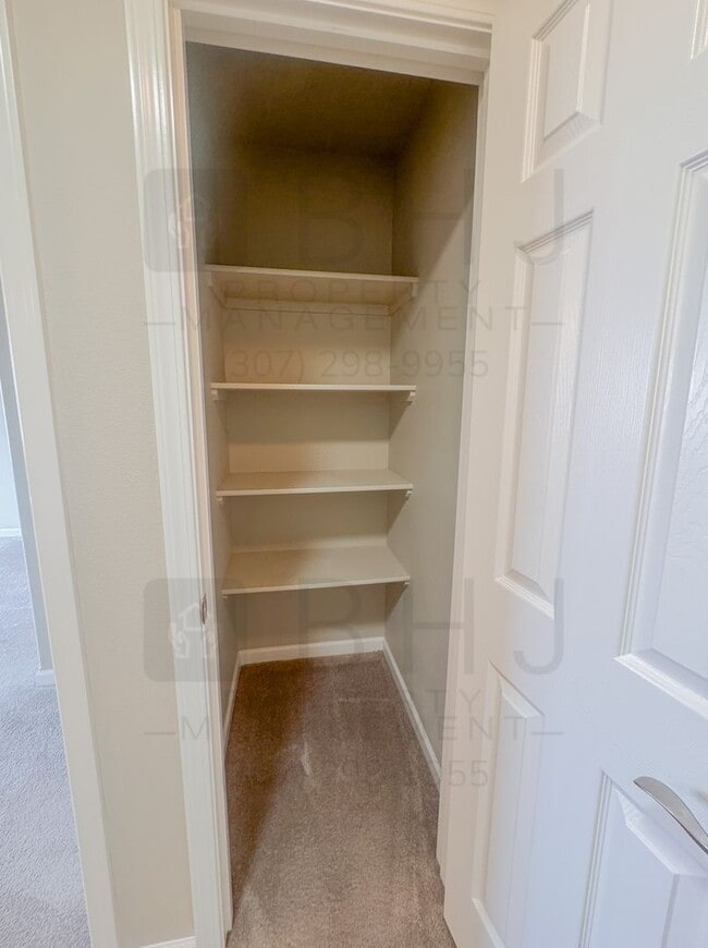 Building Photo - 2 Bed/ 2 Bath twin home in HOA community