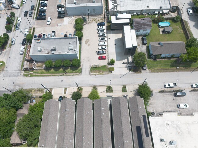 Building Photo - 4610 Center St
