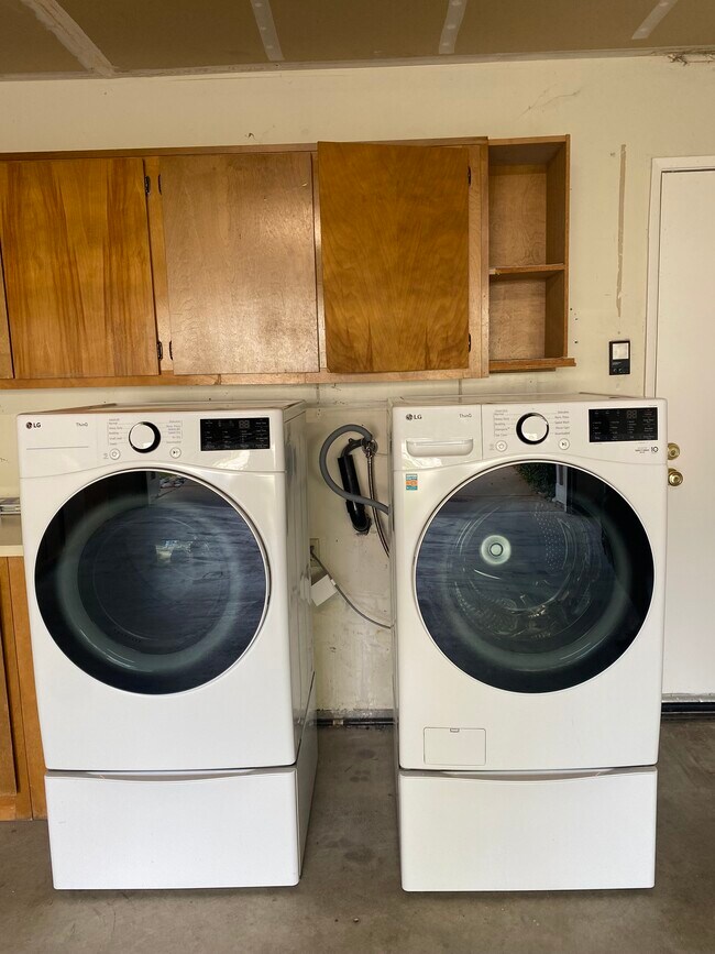 Building Photo - 2239 Country Villa Ct