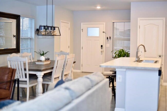 Building Photo - 1828 Katz Crossing Dr