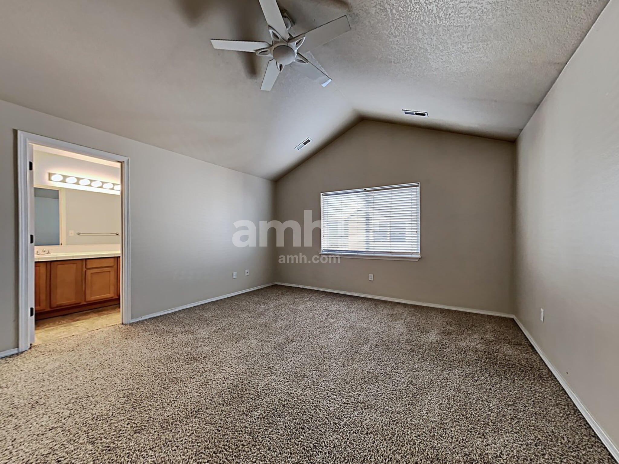 Building Photo - 17633 SW Falling Leaf Ct