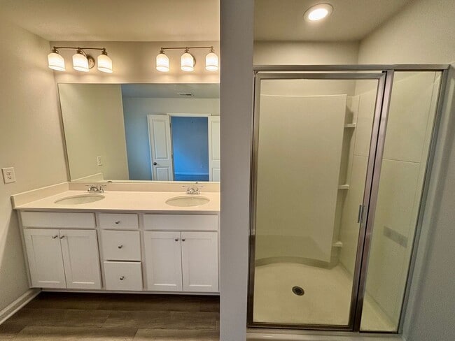 Building Photo - 2809 Ridgeview Dr