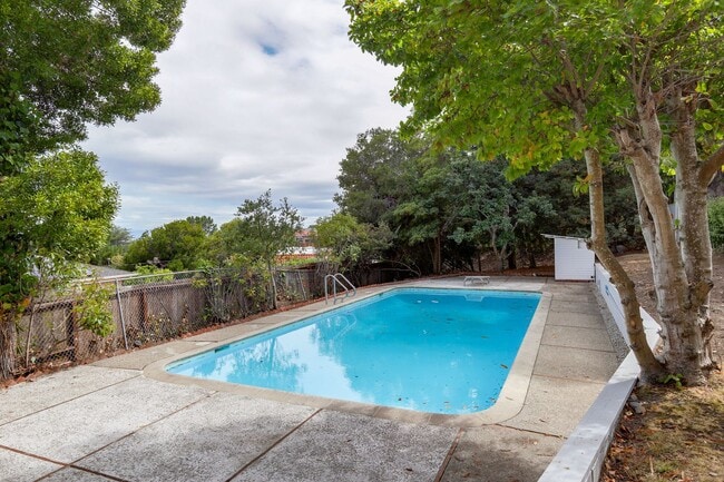 Building Photo - 3 Bed / 3 Bath + Bonus room pet friendly Millbrae home with pool on a 1/2 acre lot. YouTube tour!!